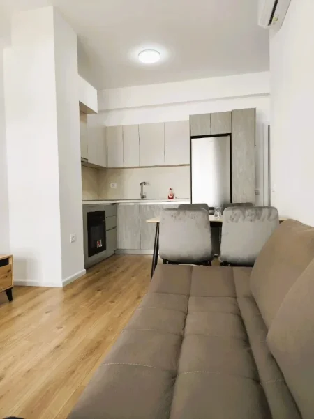 Tirane, jepet me qera apartament 1+1 Kati 3, 60 m² 400 € (Kompleksi OXA)