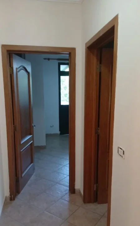 Tirane, jepet me qera ambjent biznesi Kati 3, 147 m² 1.200 € (Bulevardi Gjergj Fishta)