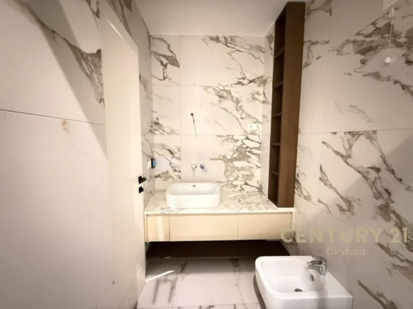 Tirane, jepet me qera apartament 2+1 Kati 6, 117 m² 2.300 € 