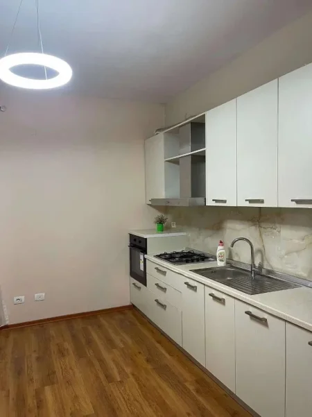 Tirane, jepet me qera apartament 2+1 Kati 2, 109 m² 450 € (Blk Fresku)