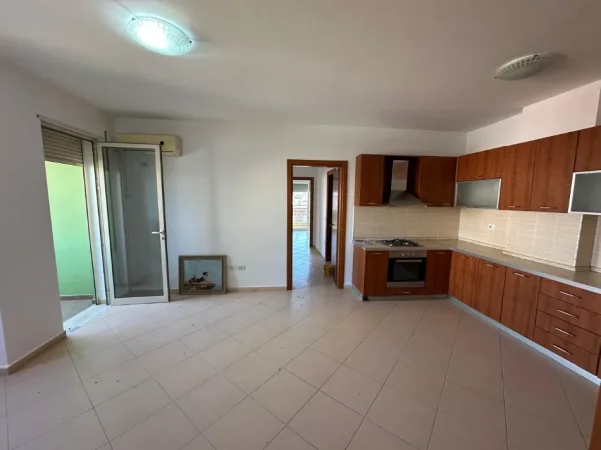 Tirane, jepet me qera zyre Kati 4, 125 m² 1.000 € (Rruga e Elbasanit/Drejtoria e Higjenes)