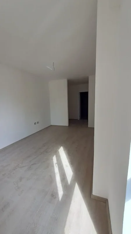 Tirane, shitet apartament 2+1+Ballkon Kati 10, 121 m² 192.700 € (Rezidenca Turdiu, Fusha e Aviacionit)