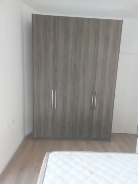 Tirane, jepet me qera apartament 2+1 Kati 4, 77 m² 500 € (Kadiu)