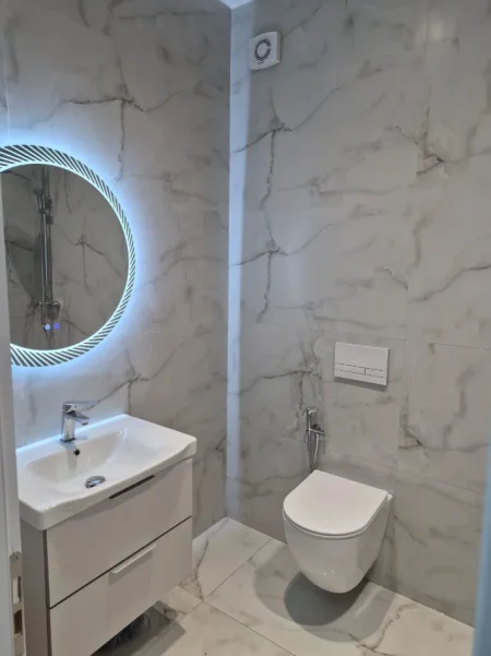 Tirane, jepet me qera ambjent biznesi Kati 2, 65 m² (Ish-dogana)