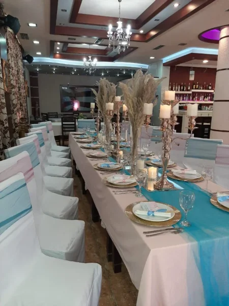 Tirane, jepet me qera bar-restorant Kati 0, 300 m² 1.500 €