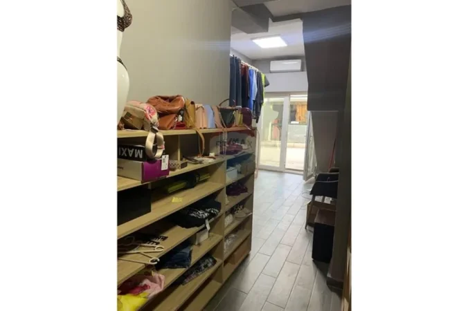 Tirane, jepet me qera ambjent biznesi Kati 0, 15 m² 220 € 