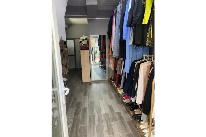 Tirane, jepet me qera ambjent biznesi Kati 0, 15 m² 220 € 