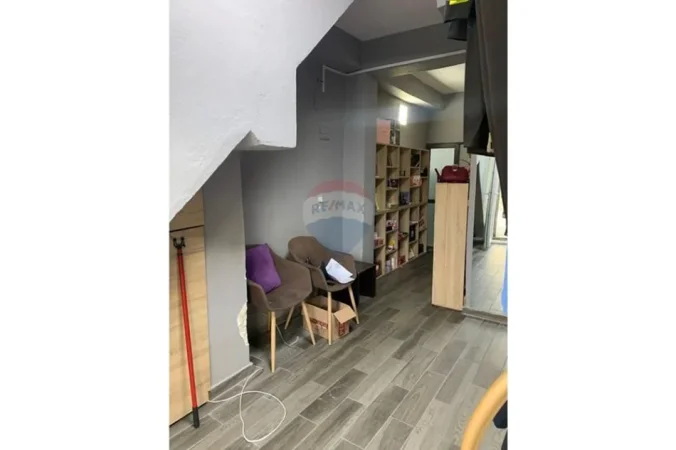 Tirane, jepet me qera ambjent biznesi Kati 0, 15 m² 220 € 