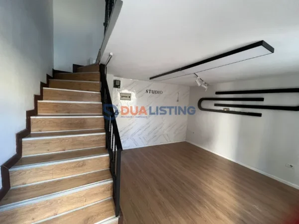 Tirane, jepet me qera ambjent biznesi , 32 m² 550 € (Kafe Flora)