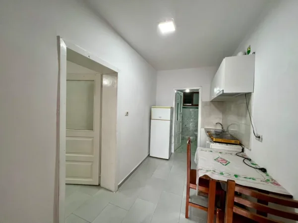 Tirane, jepet me qera garsonier 1+1 Kati 1, 35 m² 250 € (Rruga Mihal Grameno)