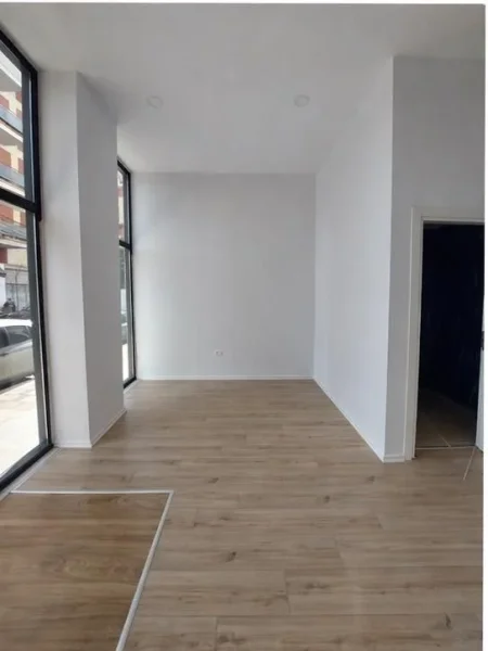 Tirane, jepet me qera dyqan Kati 0, 55 m² 1.200 € (PROKURORIA)