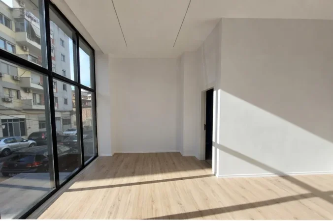 Tirane, jepet me qera dyqan Kati 0, 55 m² 1.200 € (PROKURORIA)