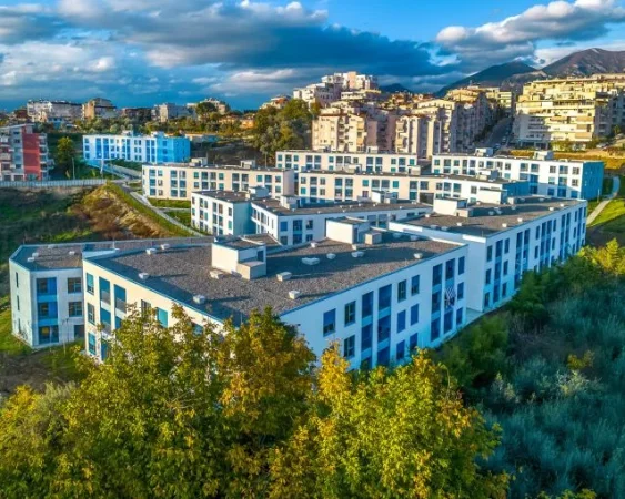 Tirane, jepet me qera ambjent biznesi Kati 3, 60 m² 350 € (fresku)
