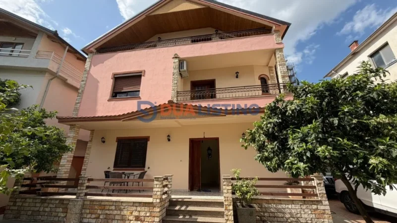 Tirane, shitet Vile 3 Katshe , 250 m² 500.000 € (Don Bosko)