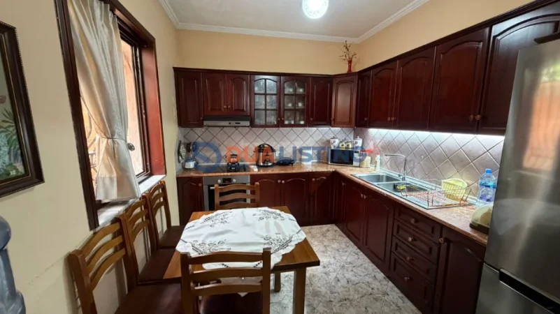Tirane, shitet Vile 3 Katshe , 250 m² 500.000 € (Don Bosko)