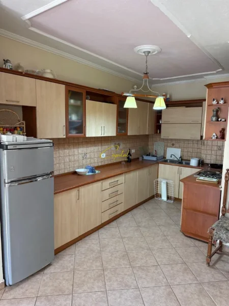 Tirane, jepet me qera zyre Kati 3, 150 m² 1.200 € (ISH EKSPOZITA)