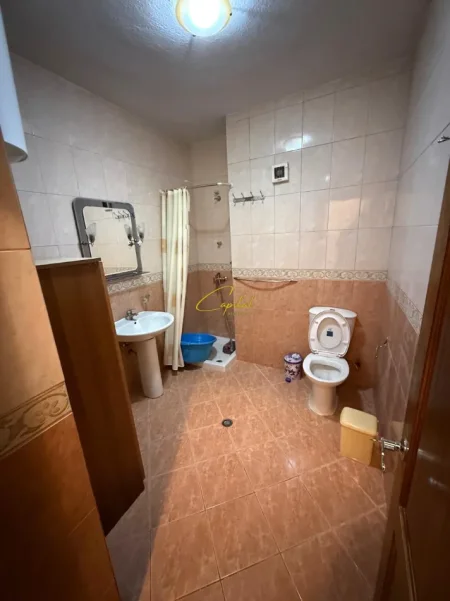 Tirane, jepet me qera zyre Kati 3, 150 m² 1.200 € (ISH EKSPOZITA)