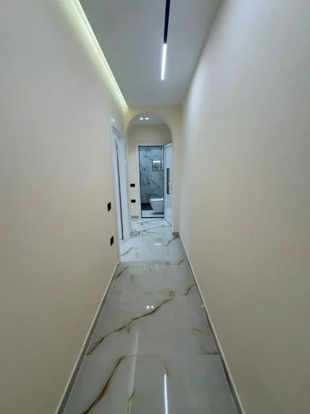 Tirane, jepet me qera ambjent biznesi Kati 1, 80 m² 1.000 € (Rruga: Sotir Kolea,perballe Universitetit Metropolitan Tirana)