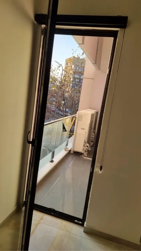 Tirane, jepet me qera ambjent biznesi Kati 2, 230 m² 3.500 € (RRUGA E DIBRES)