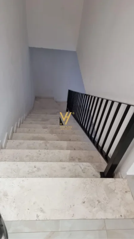 Tirane, jepet me qera ambjent biznesi Kati 2, 230 m² 3.500 € (RRUGA E DIBRES)