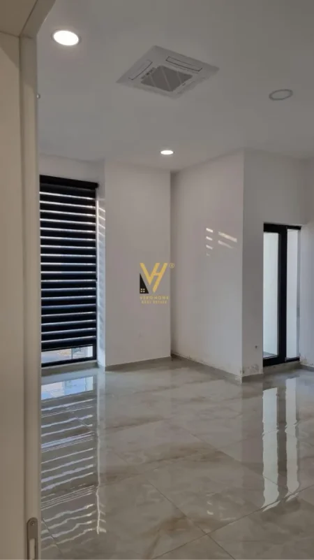 Tirane, jepet me qera ambjent biznesi Kati 2, 230 m² 3.500 € (RRUGA E DIBRES)