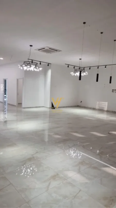 Tirane, jepet me qera ambjent biznesi Kati 2, 230 m² 3.500 € (RRUGA E DIBRES)