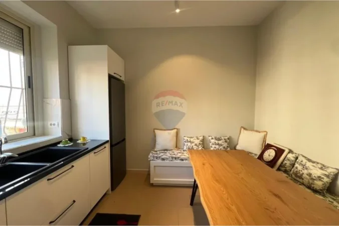 Tirane, jepet me qera apartament 1+1 Kati 2, 72 m² 640 € 