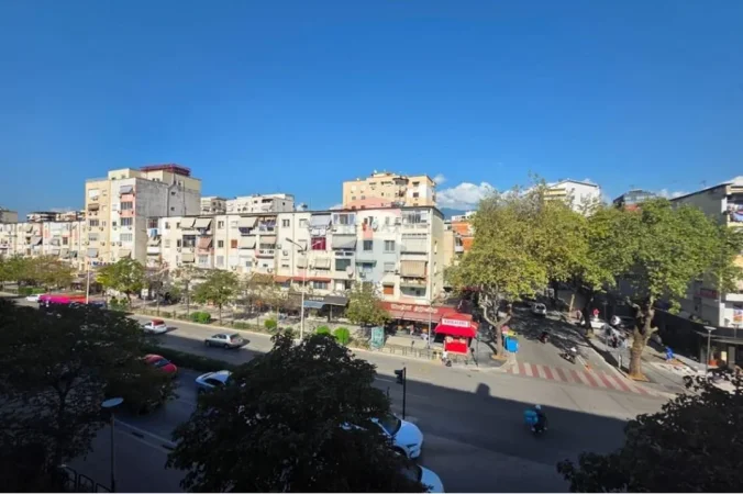 Tirane, jepet me qera apartament 2+1 Kati 4, 68 m²