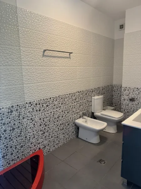 Tirane, shitet apartament 3+1 Kati 2, 211 m² 330.000 € (Kopshti Zoologjik)