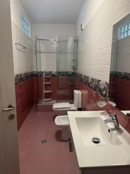 Tirane, shitet apartament 3+1 Kati 2, 211 m² 330.000 € (Kopshti Zoologjik)