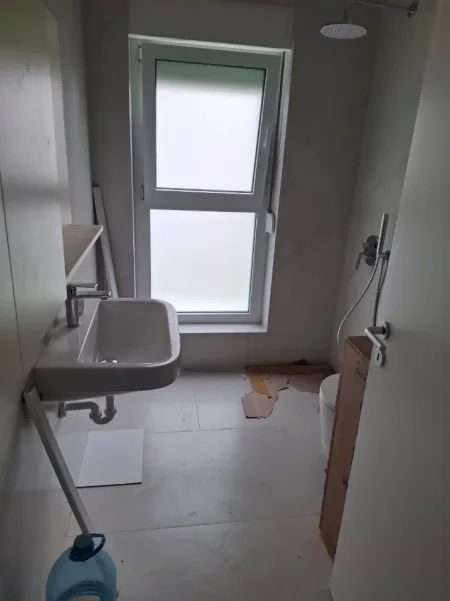 Tirane, jepet me qera apartament 1+1+Ballkon Kati 2, 65 m² 500 € (Ali Demi/Rezidenca Kadiu)