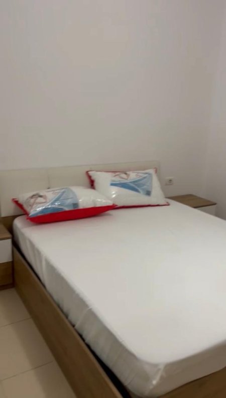 Tirane, jepet me qera apartament 1+1 Kati 3, 70 m² 380 Euro (5 Maji)
