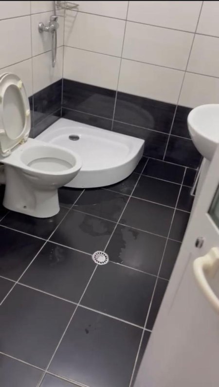 Tirane, jepet me qera apartament 1+1 Kati 3, 70 m² 380 Euro (5 Maji)
