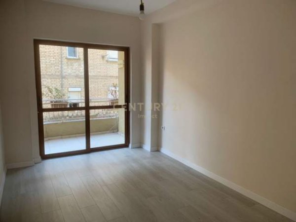 Tirane, shitet apartament 2+1 Kati 3, 100 m² 180.000 Euro (Rruga e Dibres)