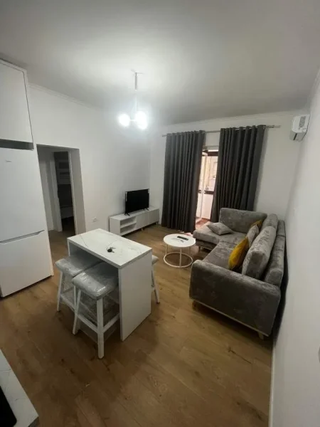 Tirane, jepet me qera apartament 65 m² 550 Euro (21 Dhjetori)