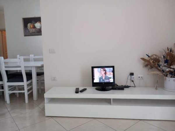 Tirane, jepet me qera apartament 2+1+BLK Kati 8, 100 m² 40.000 Leke (Rruga Sabaaudin Gabrani)