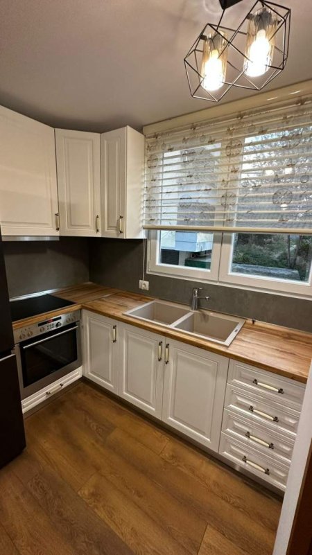 Tirane, jepet me qera apartament 1+1 52 m² 500 Euro (Rruga Dalip Zavalani)