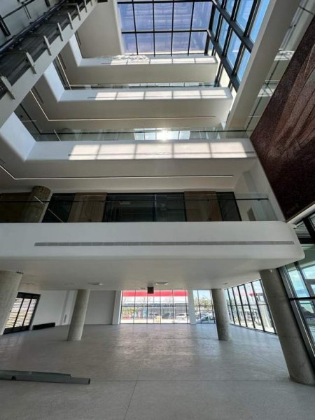 Tirane, jepet me qera ambjent biznesi Kati 5, 4.700 m² 30.000 Euro (Autostrada Tirane-Durres)