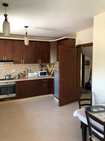 Tirane, shitet Vile 4+1 Kati 0, 631 m² 650.000 Euro (SAUK)