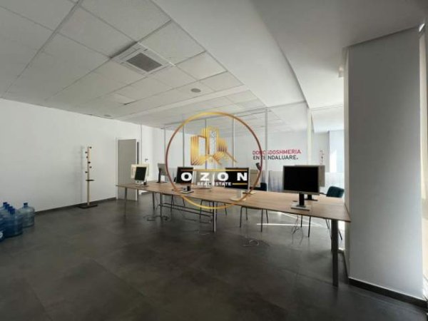 Tirane, jepet me qera ambjent biznesi Kati 3, 320 m² 2.200 Euro (21 DHJETORI)
