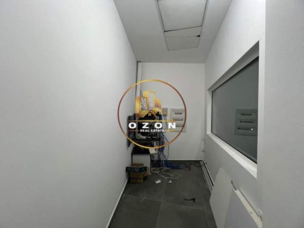 Tirane, jepet me qera ambjent biznesi Kati 3, 320 m² 2.200 Euro (21 DHJETORI)