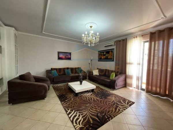 Tirane, jepet me qera apartament 2+1 Kati 5, 117 m² 700 Euro (Rruga e Durresit)
