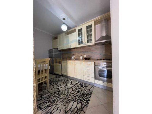 Tirane, jepet me qera apartament 2+1 Kati 5, 117 m² 600 Euro (rruga e durresit)