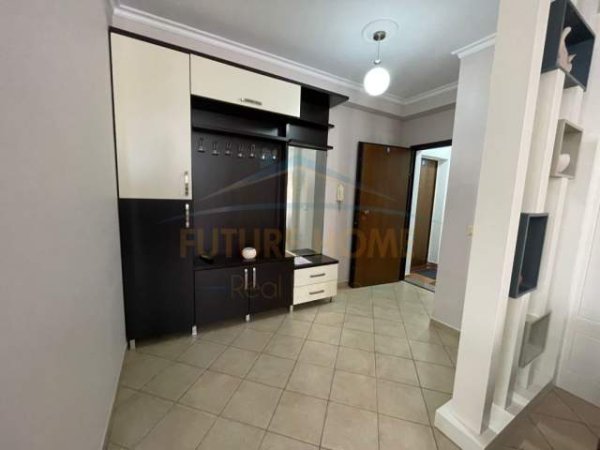 Tirane, jepet me qera apartament 2+1 Kati 5, 117 m² 700 Euro (Rruga e Durresit)