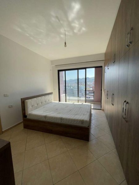 Tirane, jepet me qera apartament 2+1+BLK Kati 8, 130 m² 450 Euro (Fabrika e miellit)