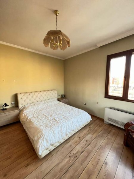 Tirane, jepet me qera apartament duplex 3+1+BLK Kati 5, 160 m² 700 Euro (Prane ish Restorant Durresit)