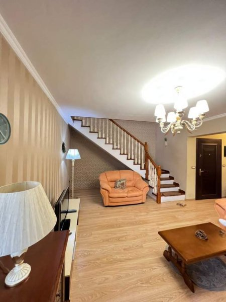Tirane, jepet me qera apartament duplex 3+1+BLK Kati 5, 160 m² 700 Euro (Prane ish Restorant Durresit)