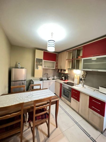 Tirane, jepet me qera apartament duplex 3+1+BLK Kati 5, 160 m² 700 Euro (Prane ish Restorant Durresit)