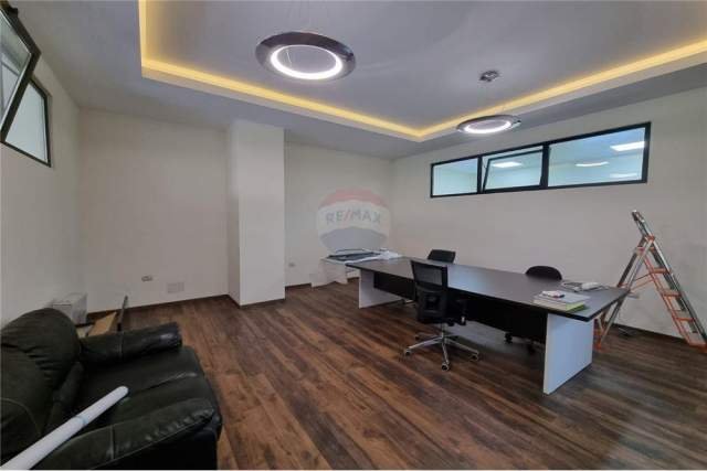 Tirane, jepet me qera ambjent biznesi Kati 0, 170 m² 1.700  (Shkelqim Fusha)