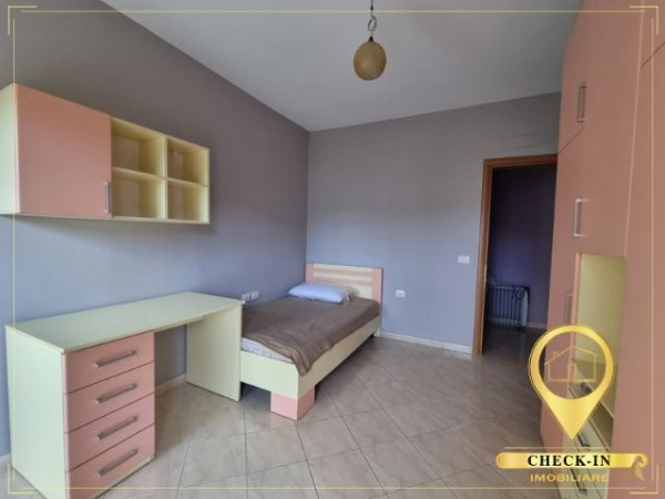 Tirane, jepet me qera apartament 3+1+A+BLK Kati 2, 150 m² 600 Euro (Liqeni i Thate)